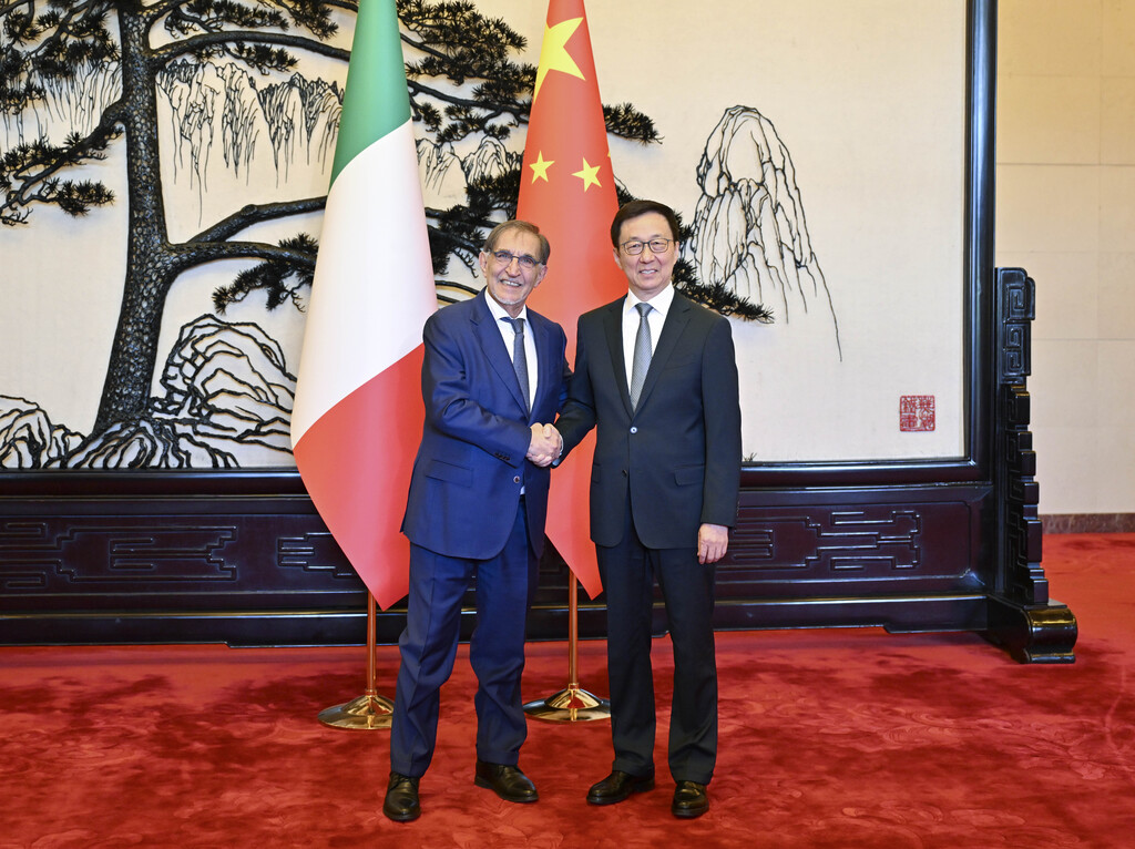 韩正会见意大利参议长拉鲁萨XxjpsgC007351_20250325_PEPFN0A001