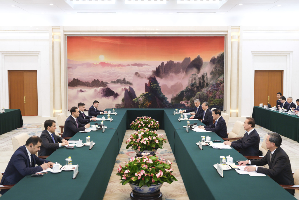 （XHDW）王沪宁会见乌兹别克斯坦总统特别顾问乌穆尔扎科夫XxjpsgC007371_20250325_PEPFN0A001