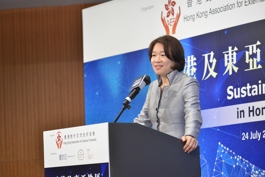 香港對外交流友好協會創會主席梁美芬致歡迎詞