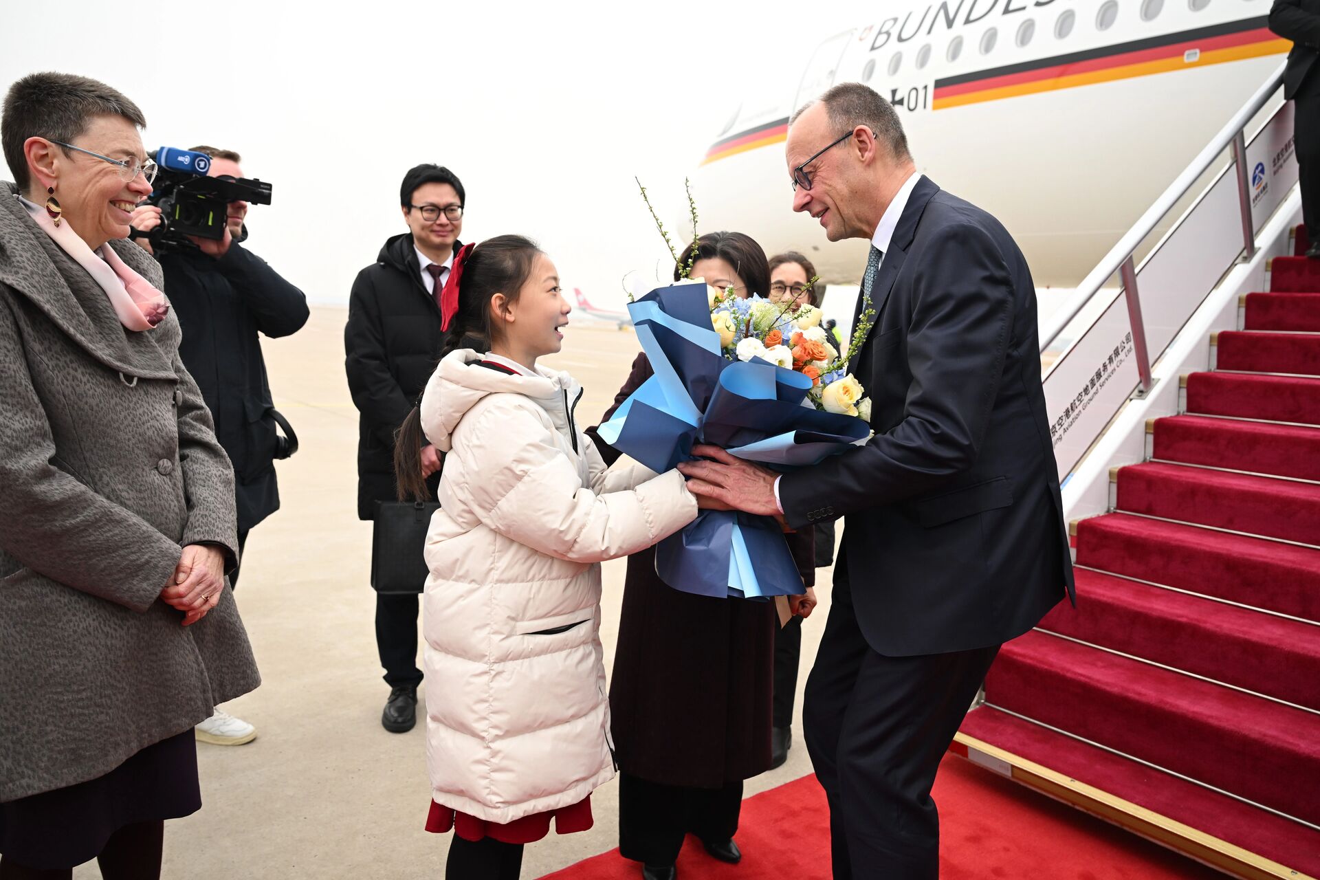 (XHDW)(4)德国总理默茨抵达北京开始访华XxjpsgC000093_20260225_PEPFN0A001