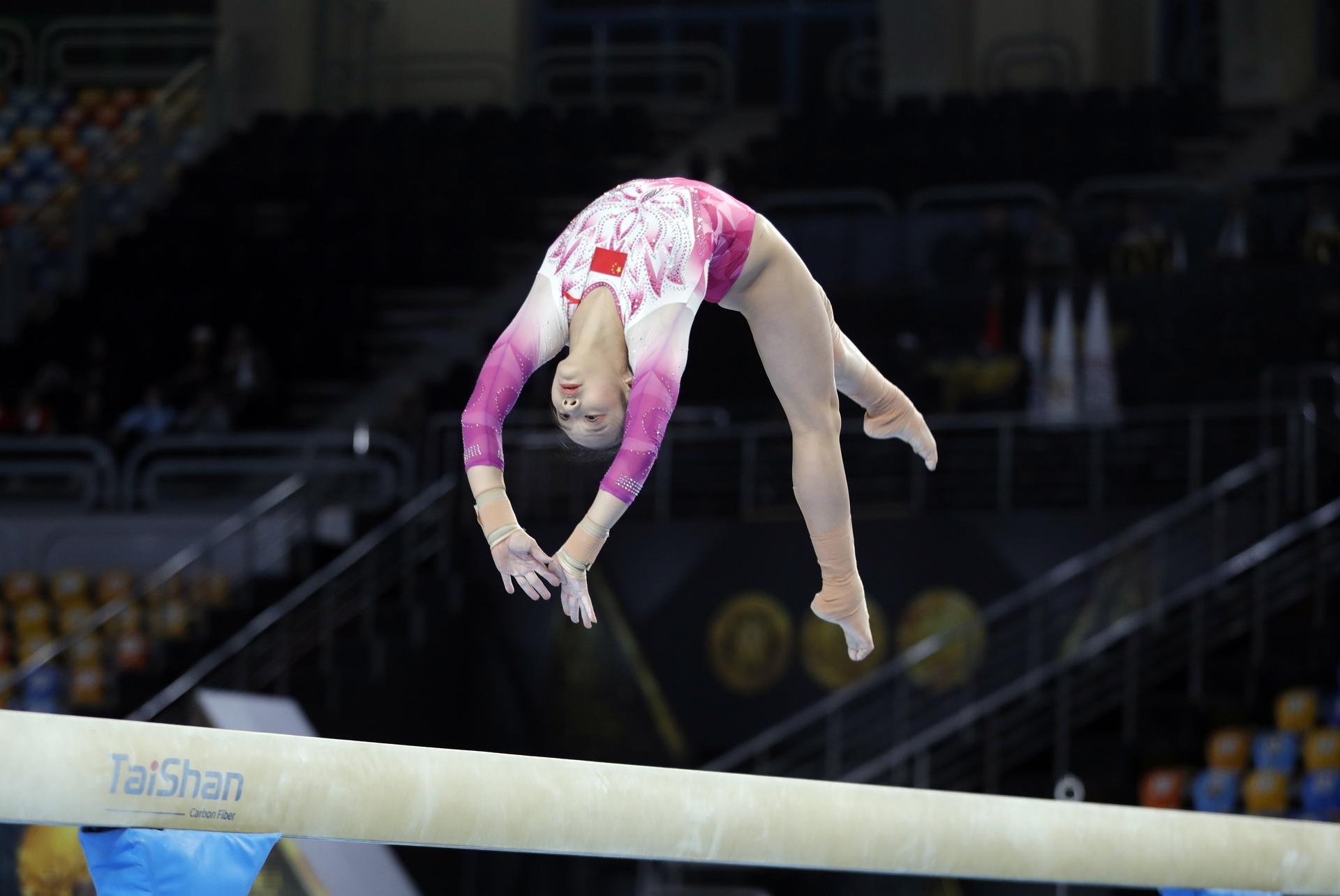 （体育）（1）体操——世界杯开罗站：中国选手摘得平衡木一银一铜XxjpseC000143_20260407_PEPFN0A001