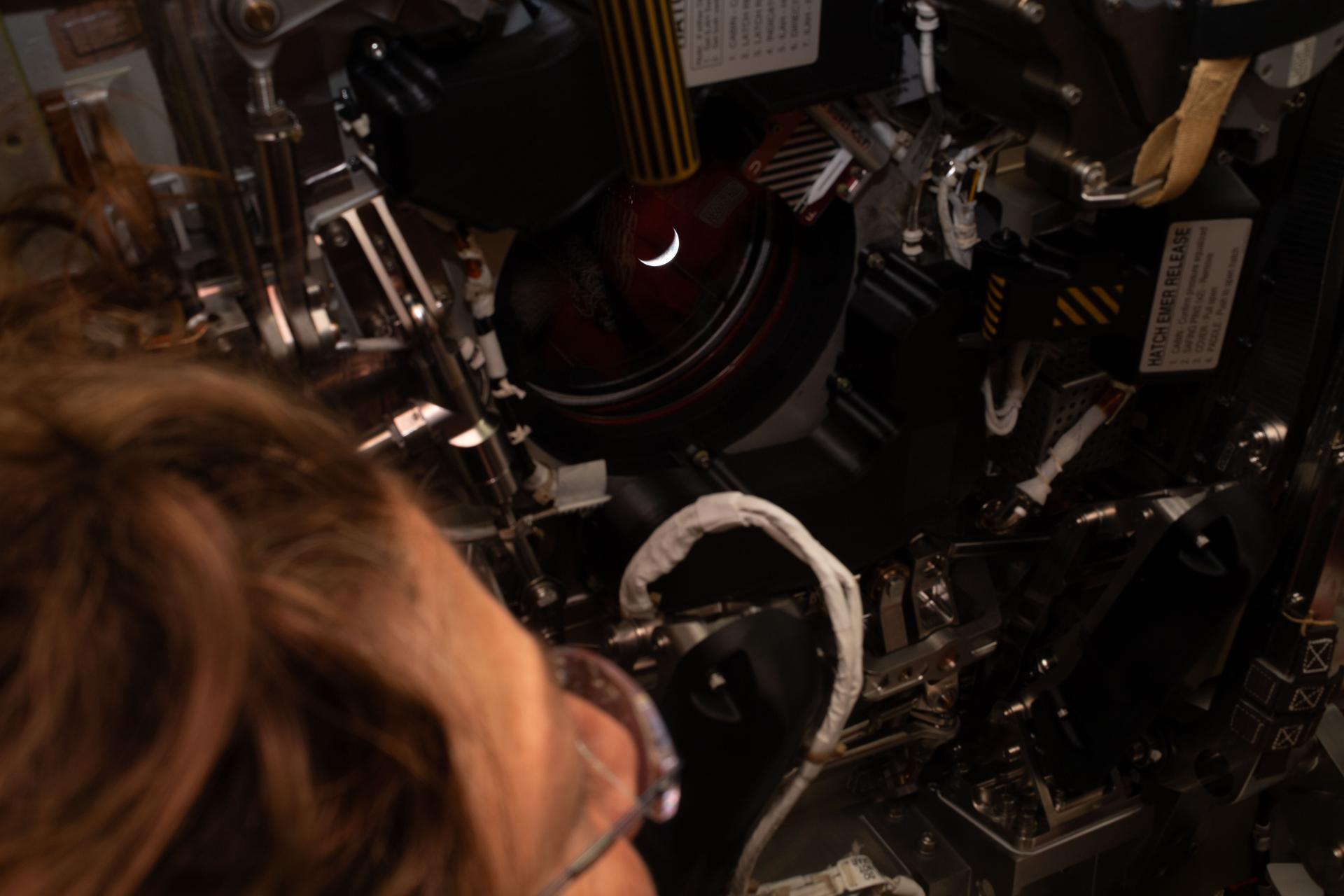 美“阿耳忒弥斯2号”载人绕月任务打破人类距离地球最远飞行纪录（3）CmxztpC000037_20260407_PEPFN0A001