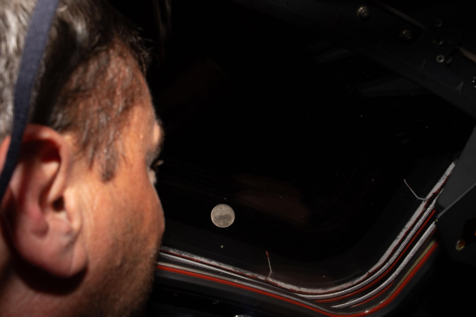 美“阿耳忒弥斯2号”载人绕月任务打破人类距离地球最远飞行纪录（4）CmxztpC000036_20260407_PEPFN0A001