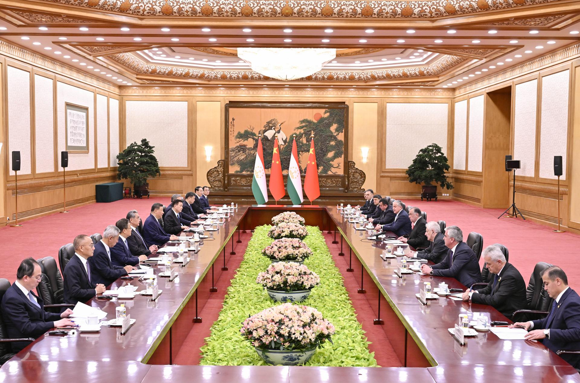 （XHDW）（1）习近平同塔吉克斯坦总统拉赫蒙会谈XxjpsgC000349_20260512_PEPFN0A001