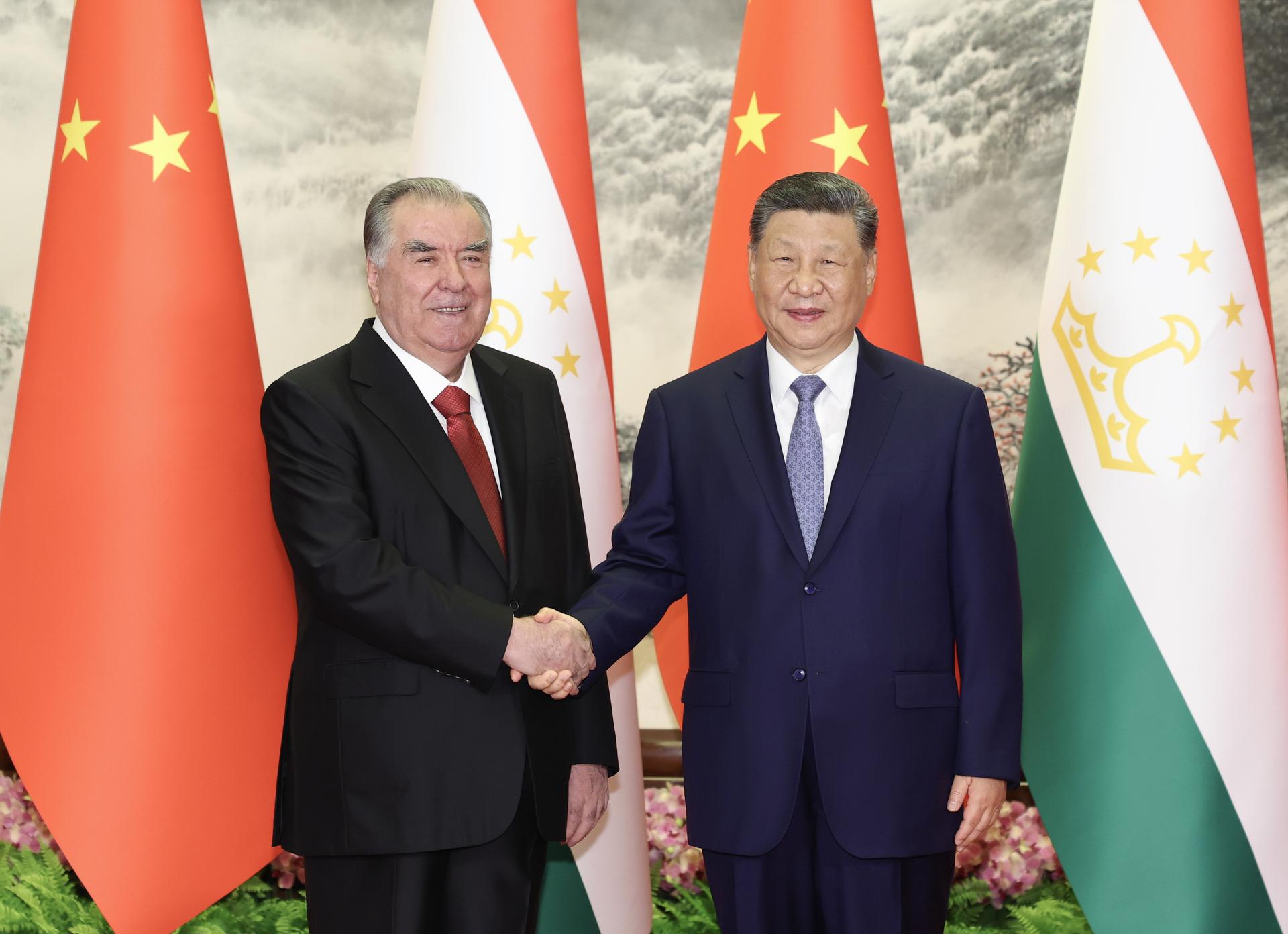 习近平同塔吉克斯坦总统拉赫蒙会谈（1）XxjpsgC000345_20260512_PEPFN0A001