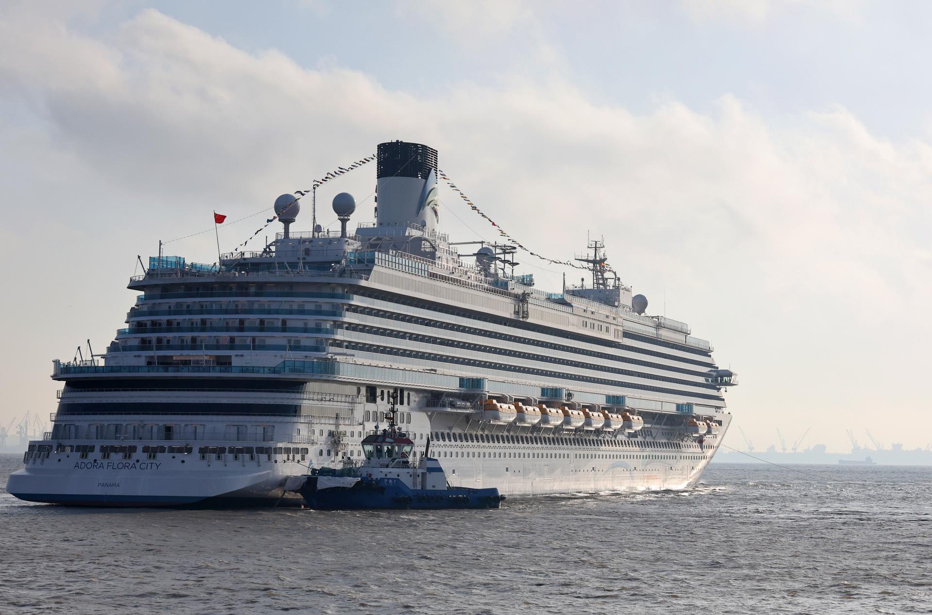 第二艘国产大型邮轮“爱达·花城号”出海试航（6）XxjpsgC000022_20260516_PEPFN0A001