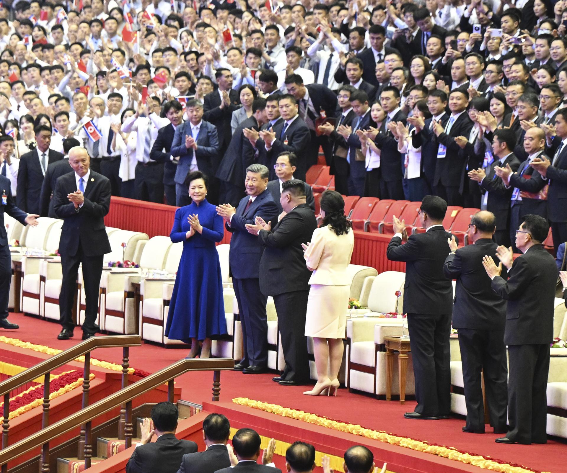 (XHDW)习近平和彭丽媛观看朝鲜专场文艺演出XxjpsgC000011_20260609_PEPFN0A001