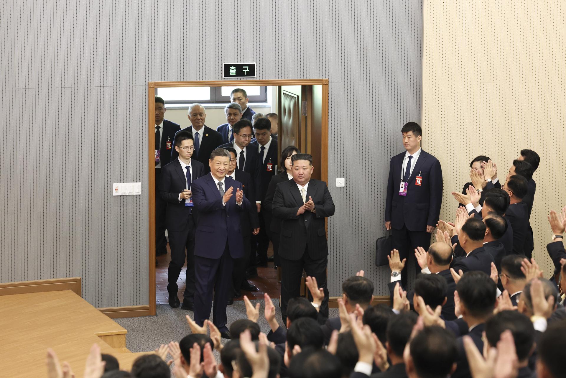 (XHDW)(1)习近平参访朝鲜劳动党中央干部学校XxjpsgC000080_20260609_PEPFN0A001
