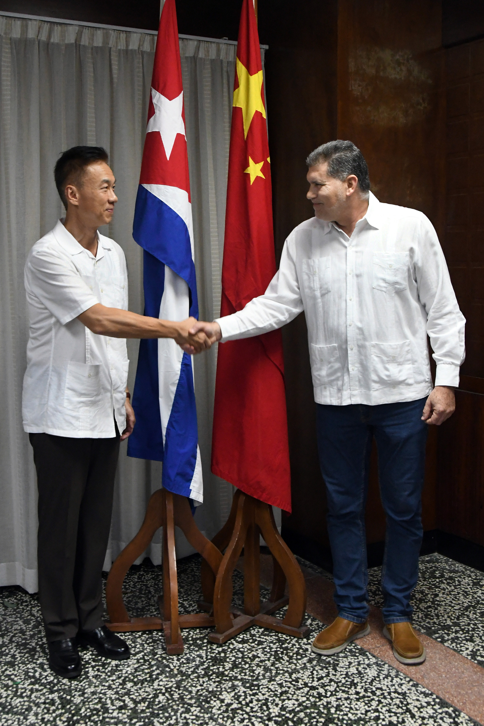 （XHDW·图文互动）中国援古巴新一批家用太阳能设备项目交付首批物资XxjpsgC000088_20260808_PEPFN0A001