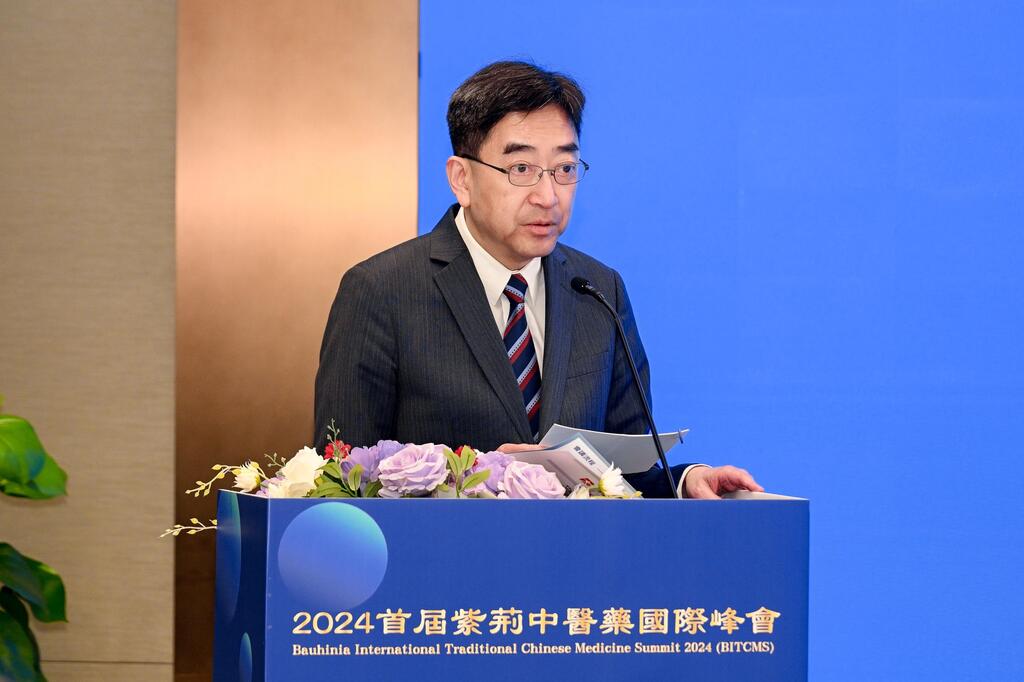 图说：全国政协常委高永文发表《发挥香港优势 推动中医药高质量发展》的主题演讲