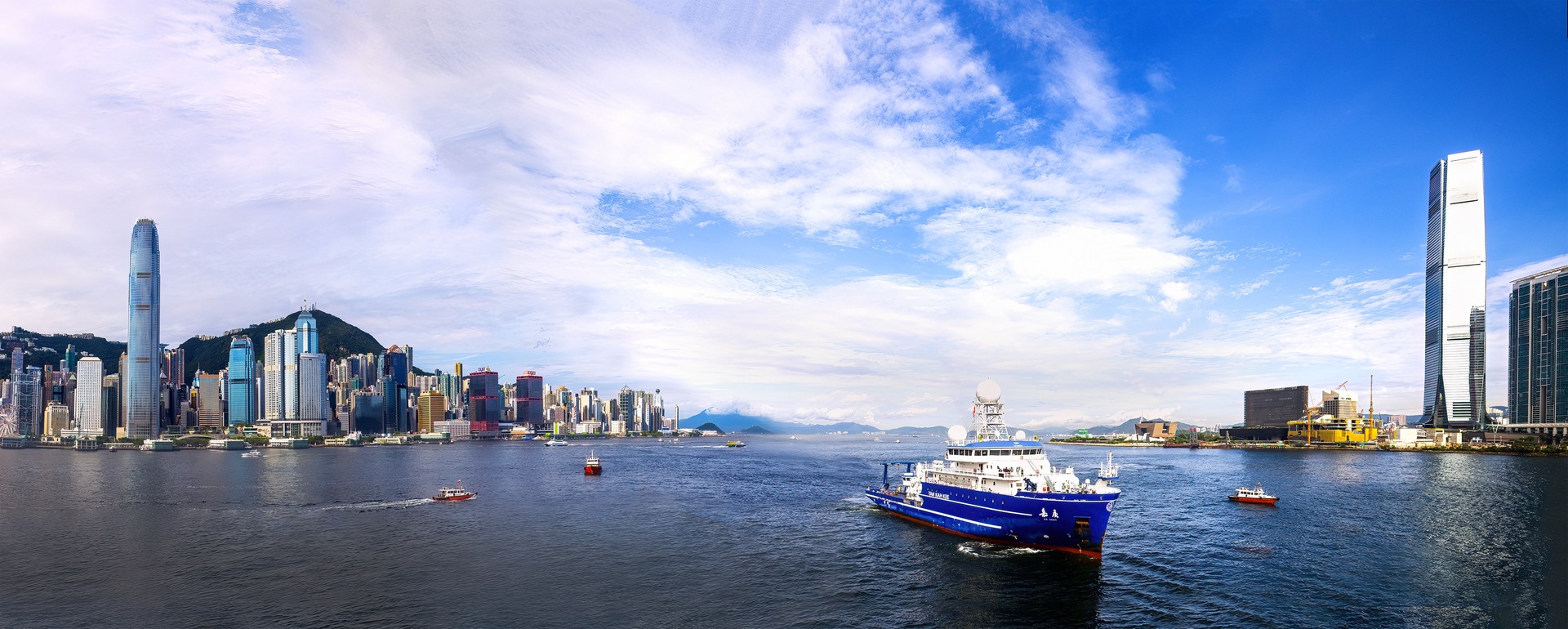 图六  举办「赓续嘉庚精神 筑梦海洋强国 ----『嘉庚』号海洋科考船访港开放日暨纪念陈嘉庚先生诞辰150周年专题展览」