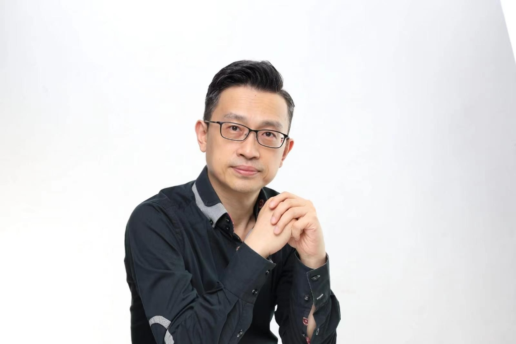 王憓：一把二胡 兩代情-紫荊網