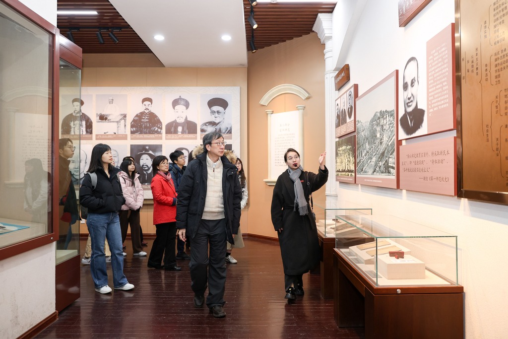 03 參觀第一師範校史展廳