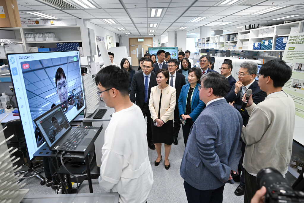 visi_by_P21457_03_050