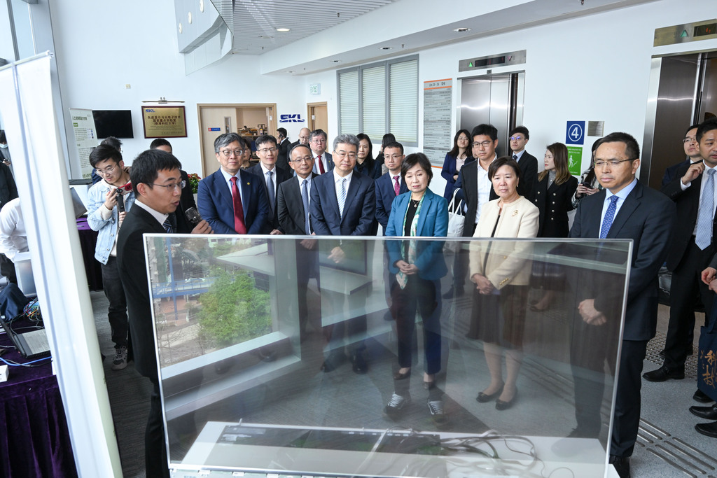 visi_by_P21457_03_076