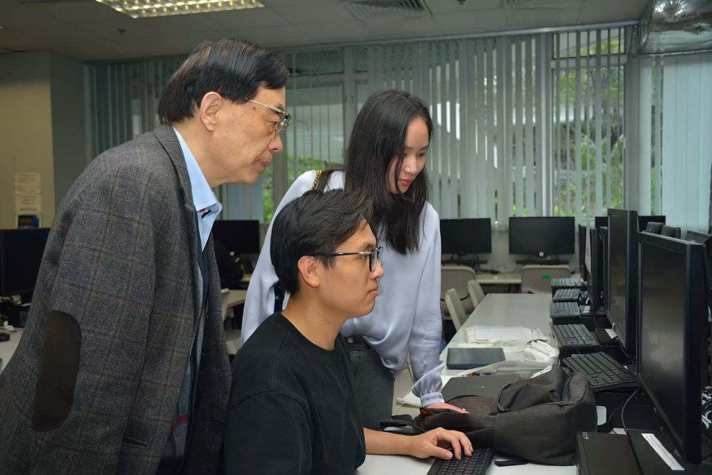 張元亭教授最左