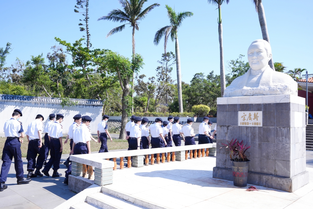 DSC03139-opq3587756062