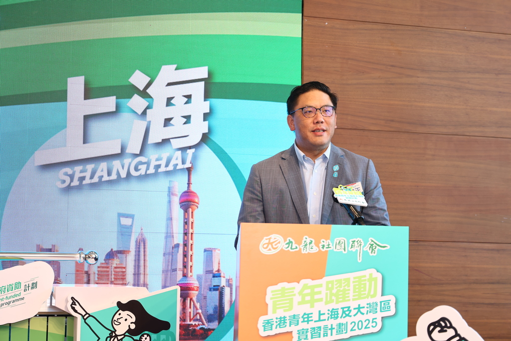 民政及青年事務局梁宏正副局長致勉辭