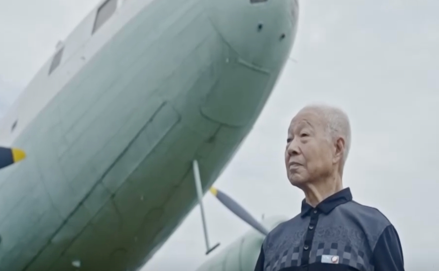 3_原空軍航空兵第十三師飛行員展志高透露他在該段長達數十年的歲月中,堅持保密的日與夜。