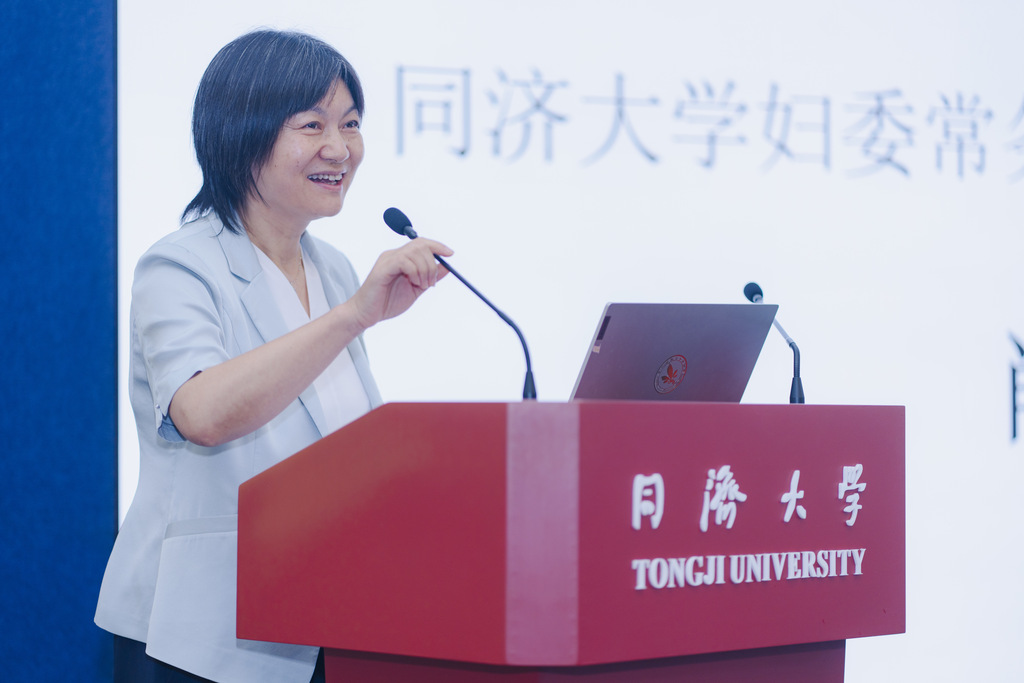 肖辉女士