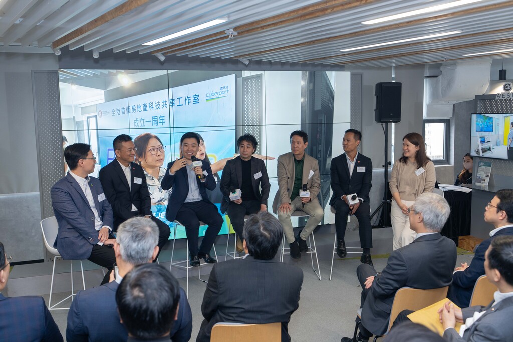 Photo 6 - 首批參與計劃的初創企業代表分享過去一年半的經驗及成果