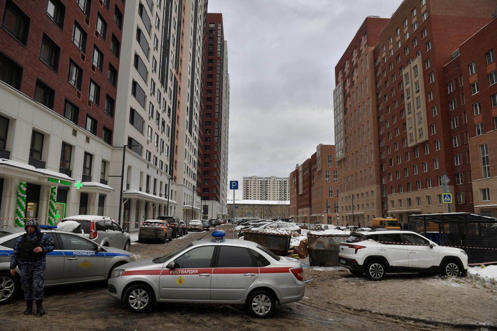 俄军方一司令在莫斯科居民楼爆炸中身亡（3）XxjpsgC007215_20241217_PEPFN0A001