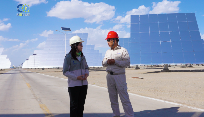 甘肃省敦煌市-主持人黄冰芬在塔式熔盐光热电站