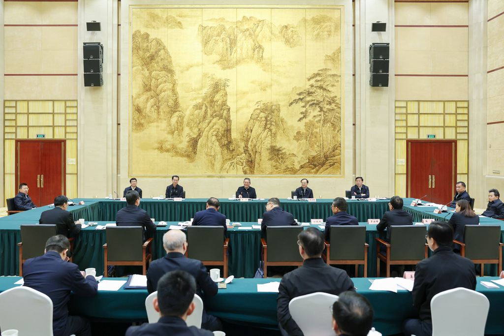 李强在安徽看望慰问基层干部群众（2）XxjpsgC007014_20250125_PEPFN0A001