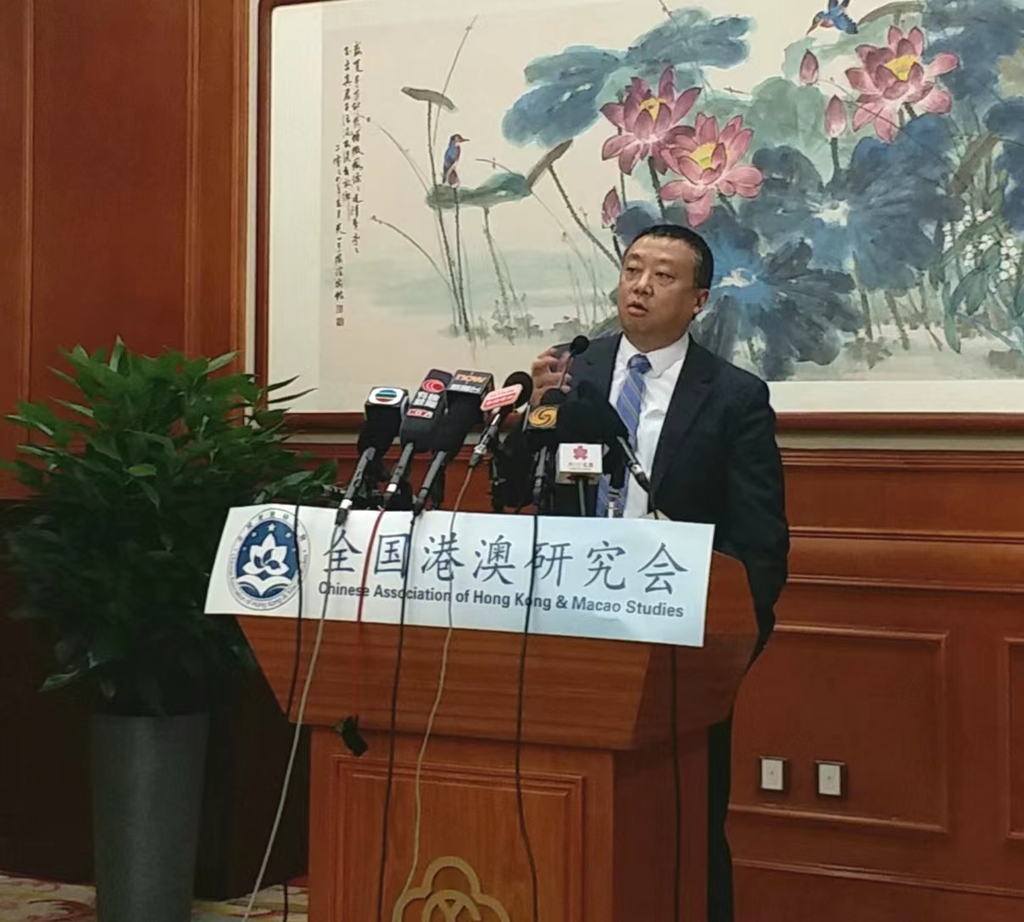 陈少波接受传媒访问