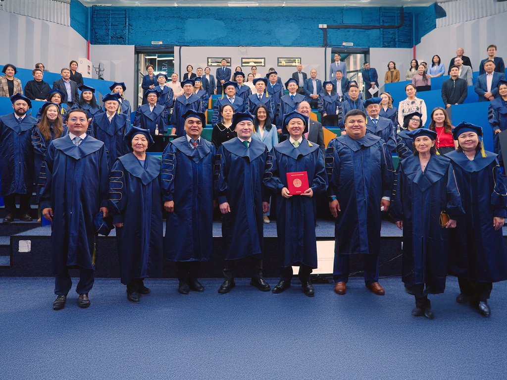 web-story20251013_chairman04_1880x1408px