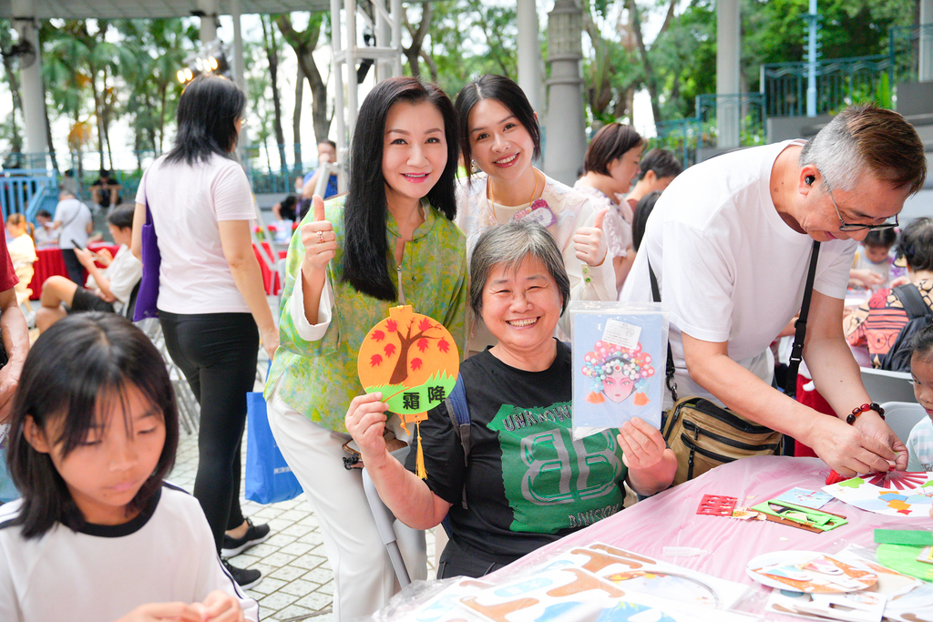 香港岛妇女联会主席金玲、会长周雨潼