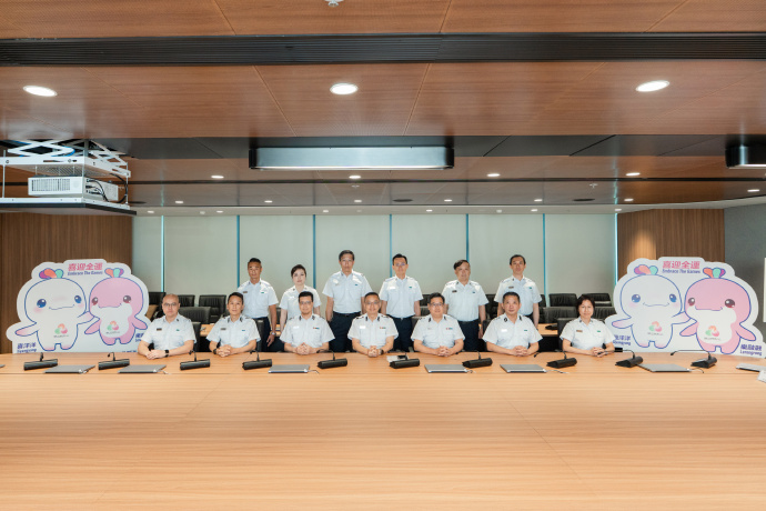 008vSM2Ygy1i6l9smrhumj35133cr1l5