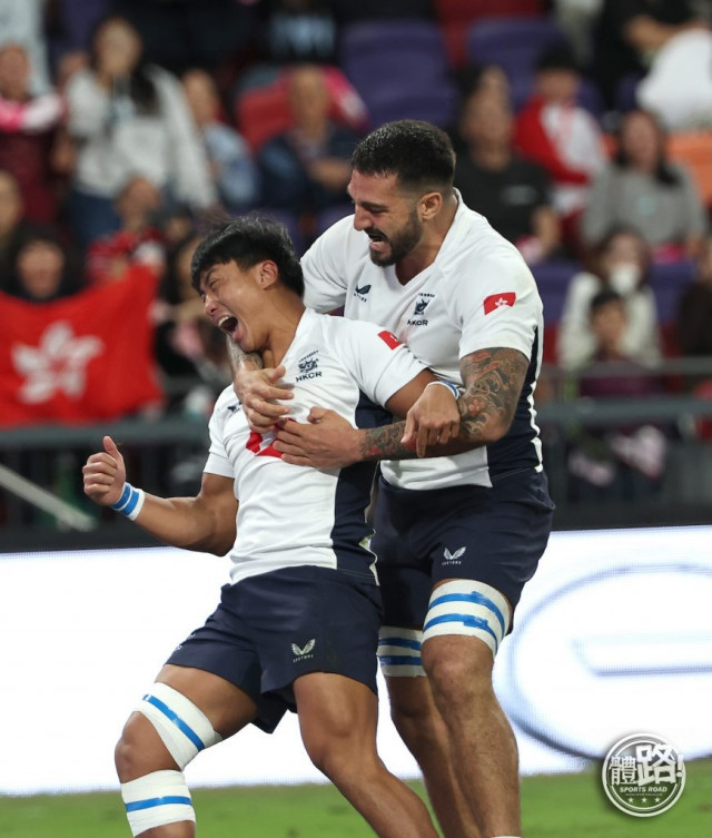 李卡度在比赛中与队友配合无间，最终以26:19击败三届冠军山东队（图片来源：体路）