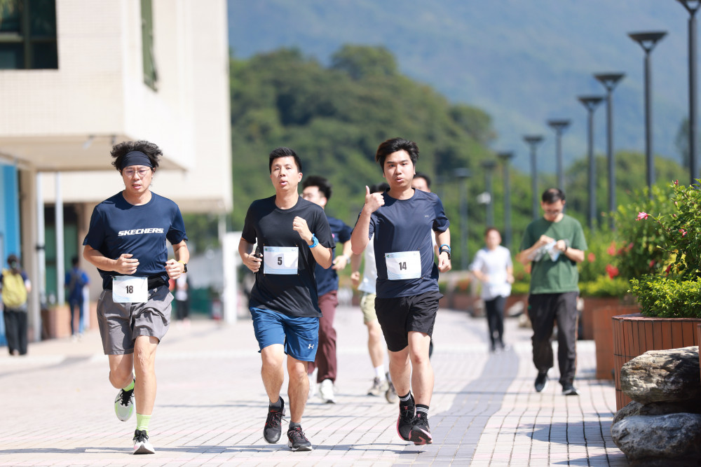 参加者沿途互相打气
