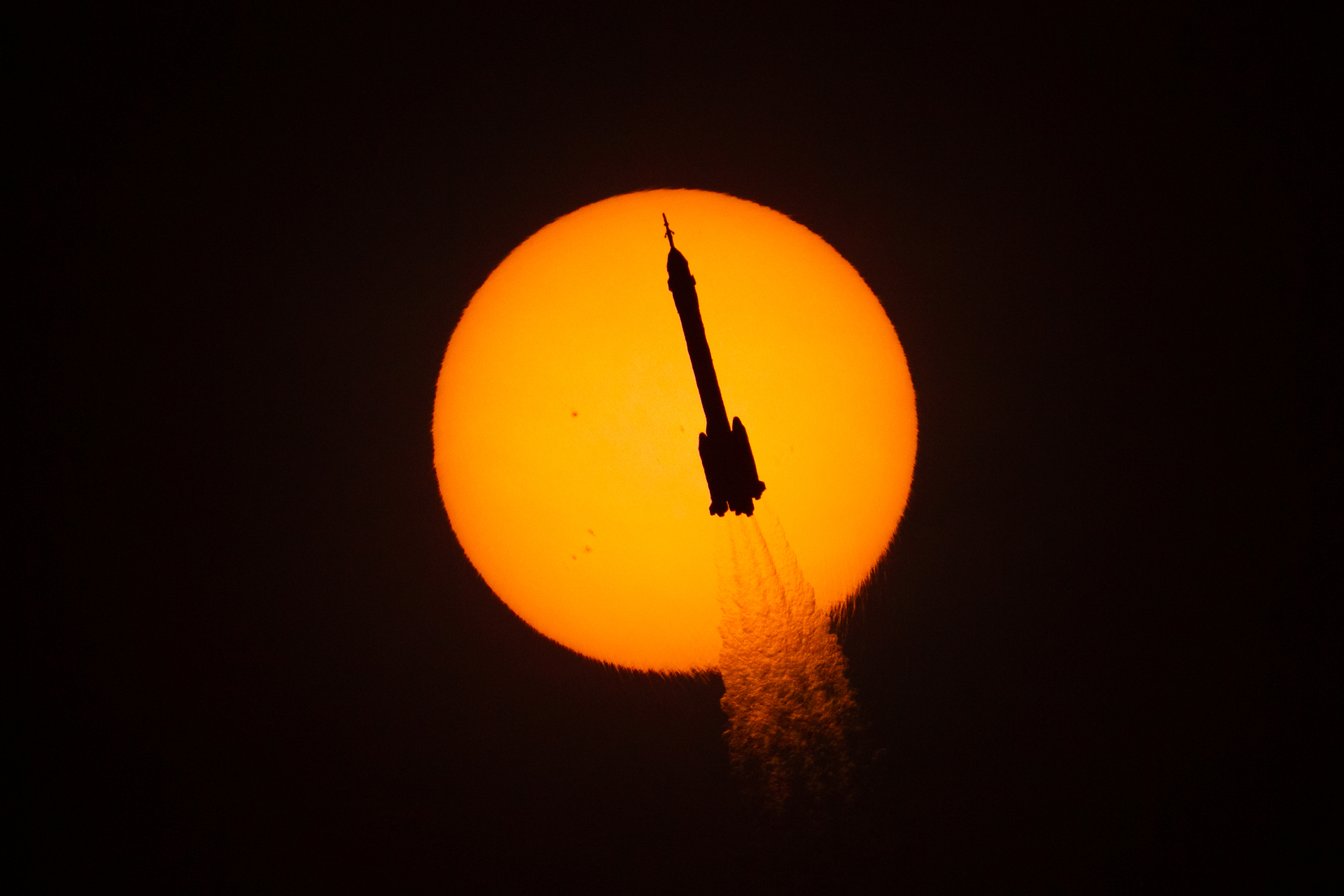 神舟二十二号飞船发射取得圆满成功（12）XxjpsgC000175_20251125_PEPFN0A001