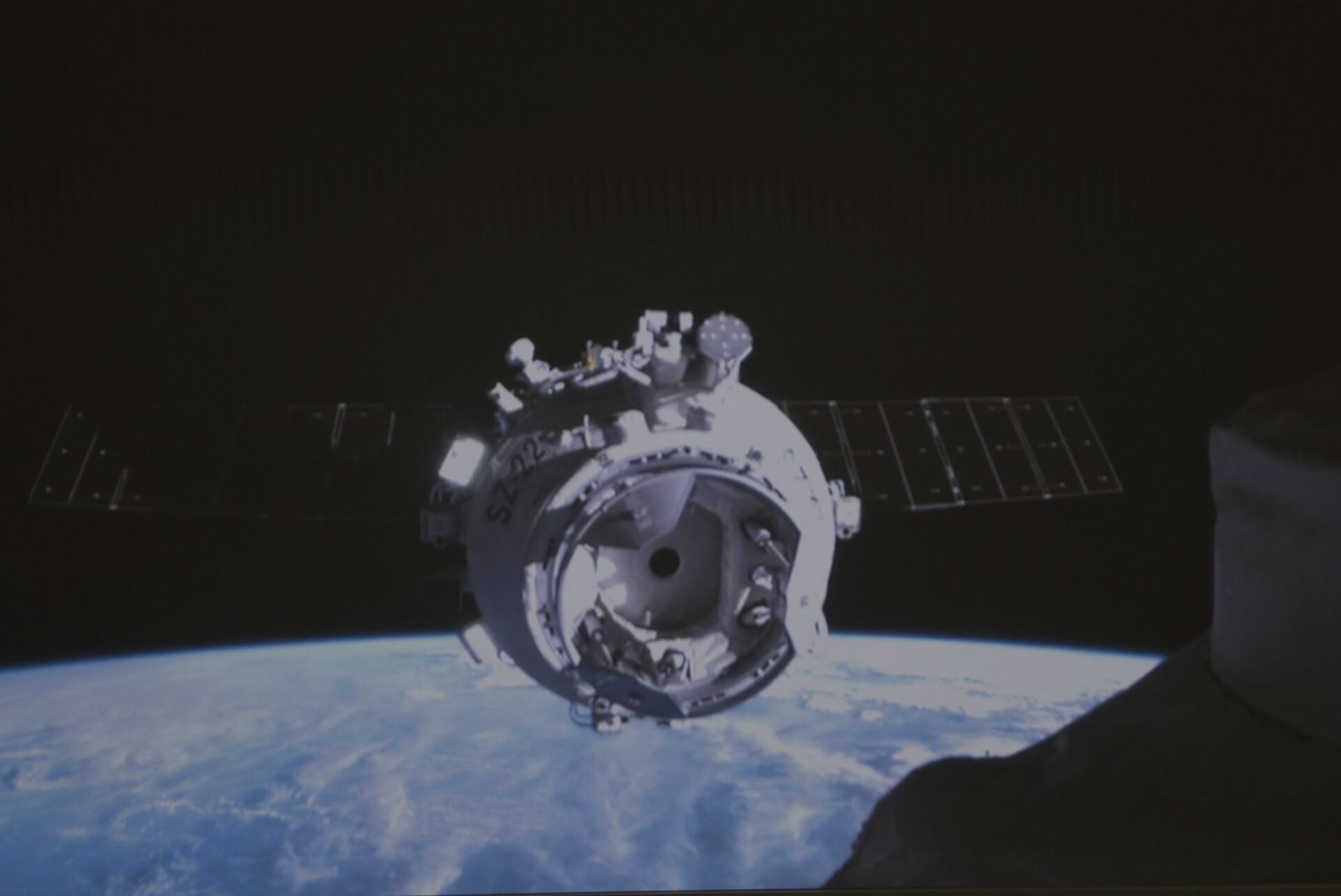 神舟二十二号飞船与空间站组合体完成自主快速交会对接（5）XxjpsgC000178_20251125_PEPFN0A001