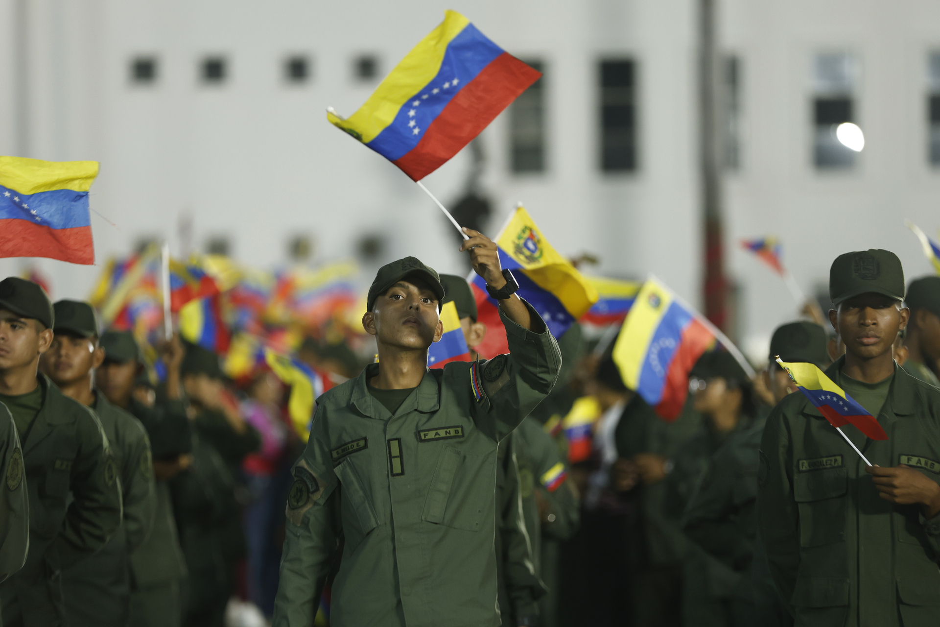 马杜罗：委内瑞拉正面临国家存亡“决定性时刻”（2）XxjpsgC000064_20251126_PEPFN0A001