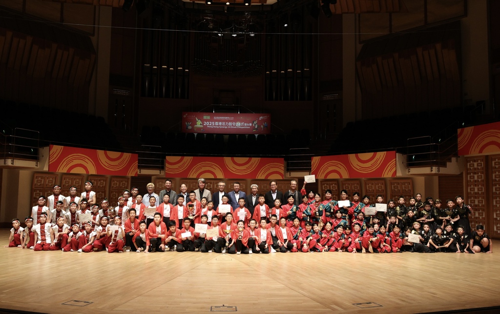 【中國鼓樂組】小學組決賽得獎者與評審合照