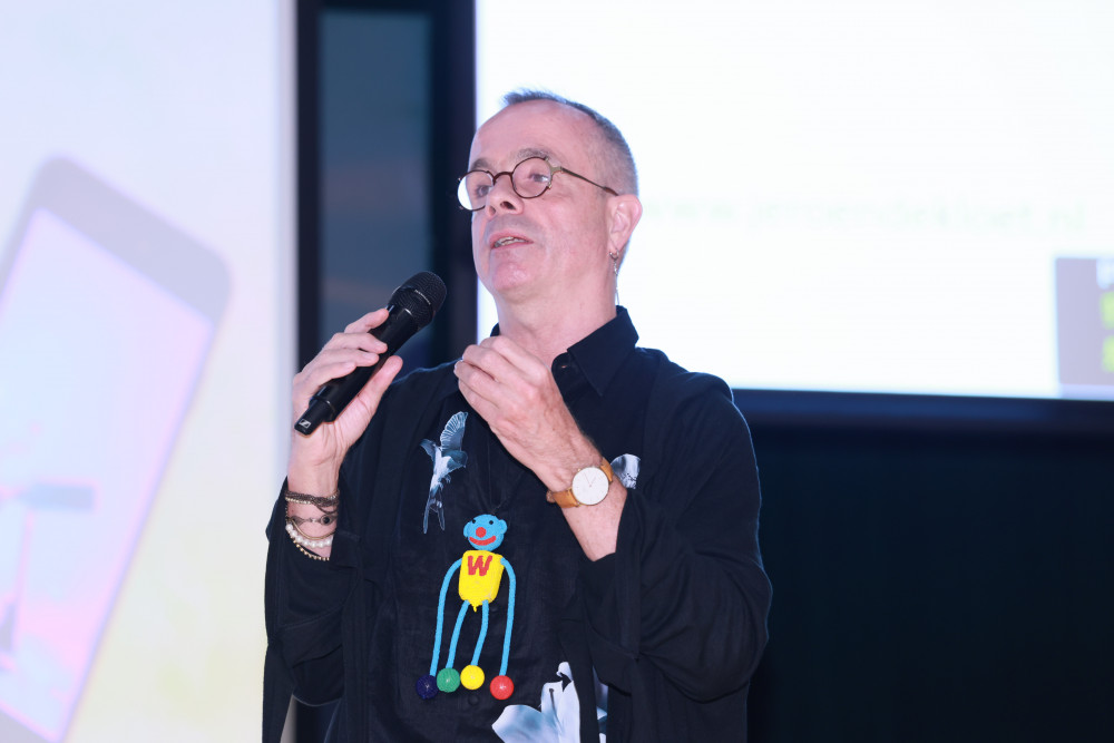 阿姆斯特丹大学高伟云教授发表主题演讲