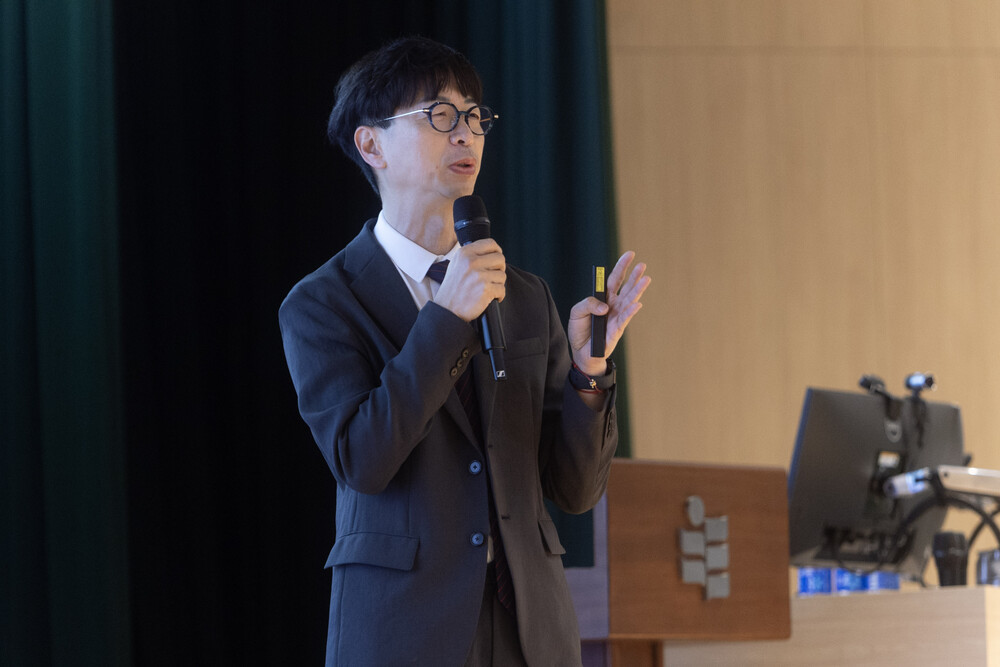 香港中文大学冯应谦教授发表主题演讲