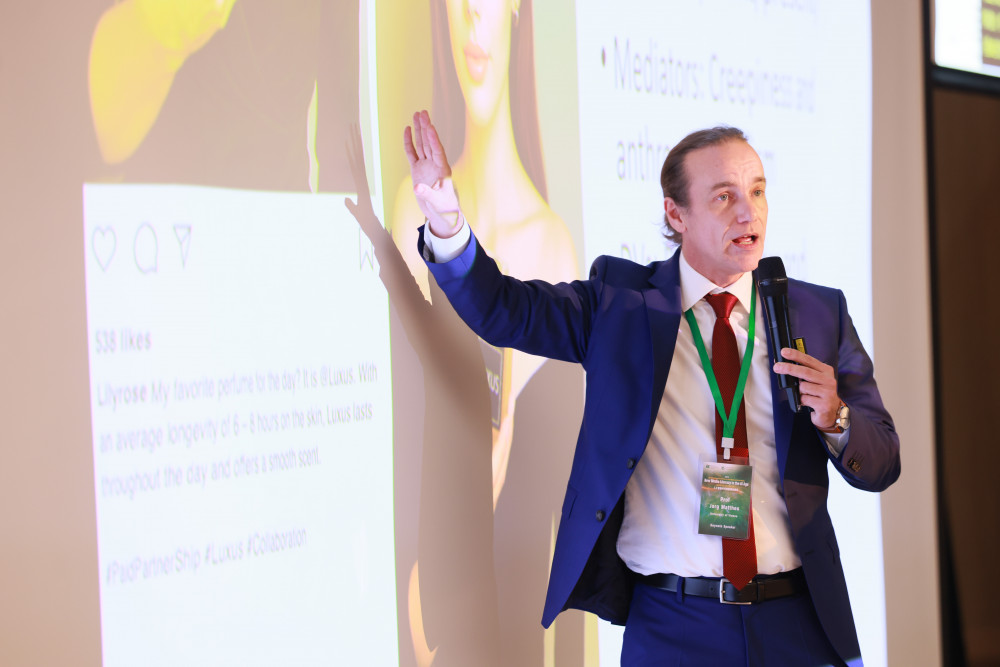 维也纳大学Jörg Matthes教授发表主题演讲