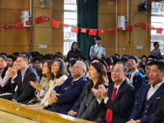 图为出席主题讲座的嘉宾被同学们的演讲深深吸引。（主办方供图）