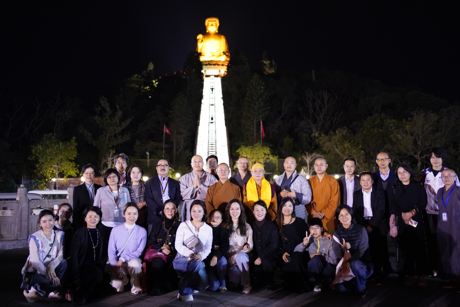 （閉幕式）大佛合影