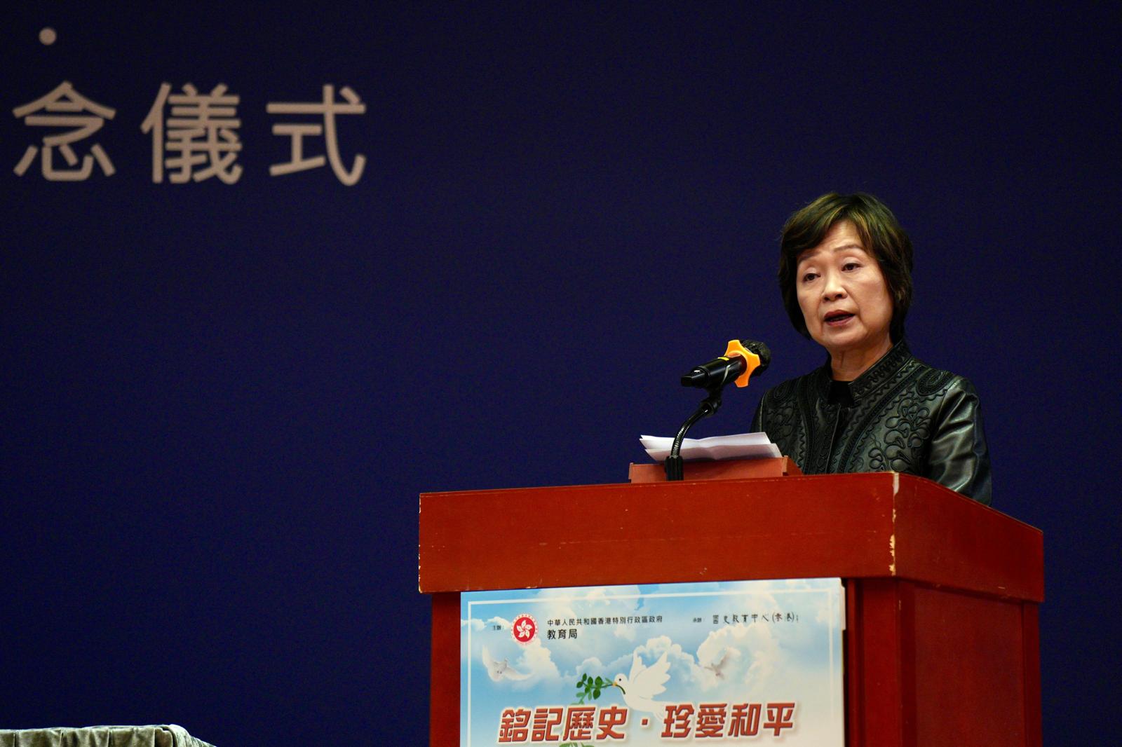 相片1:主禮嘉賓蔡若蓮局長致辭