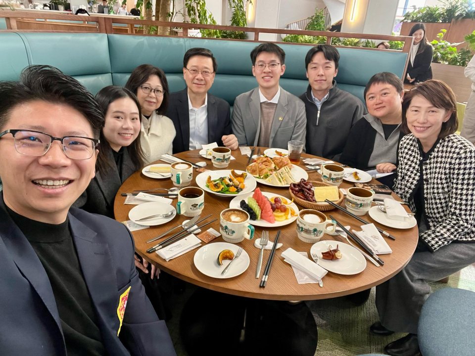 李家超与北大党委书记会晤-称对方有意于北都大学城设立研究院