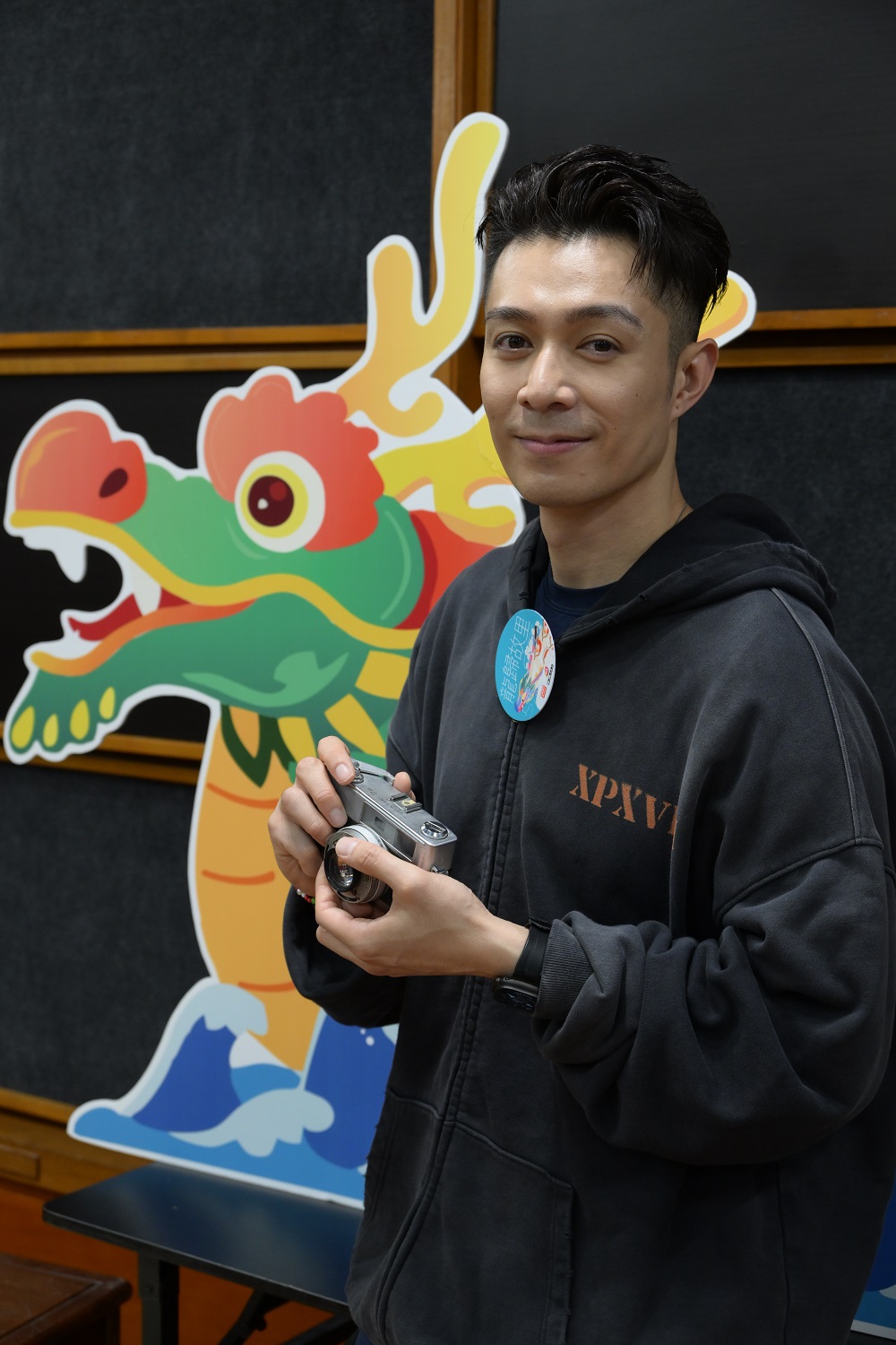 4_周柏豪在劇中飾演一名攝影師。