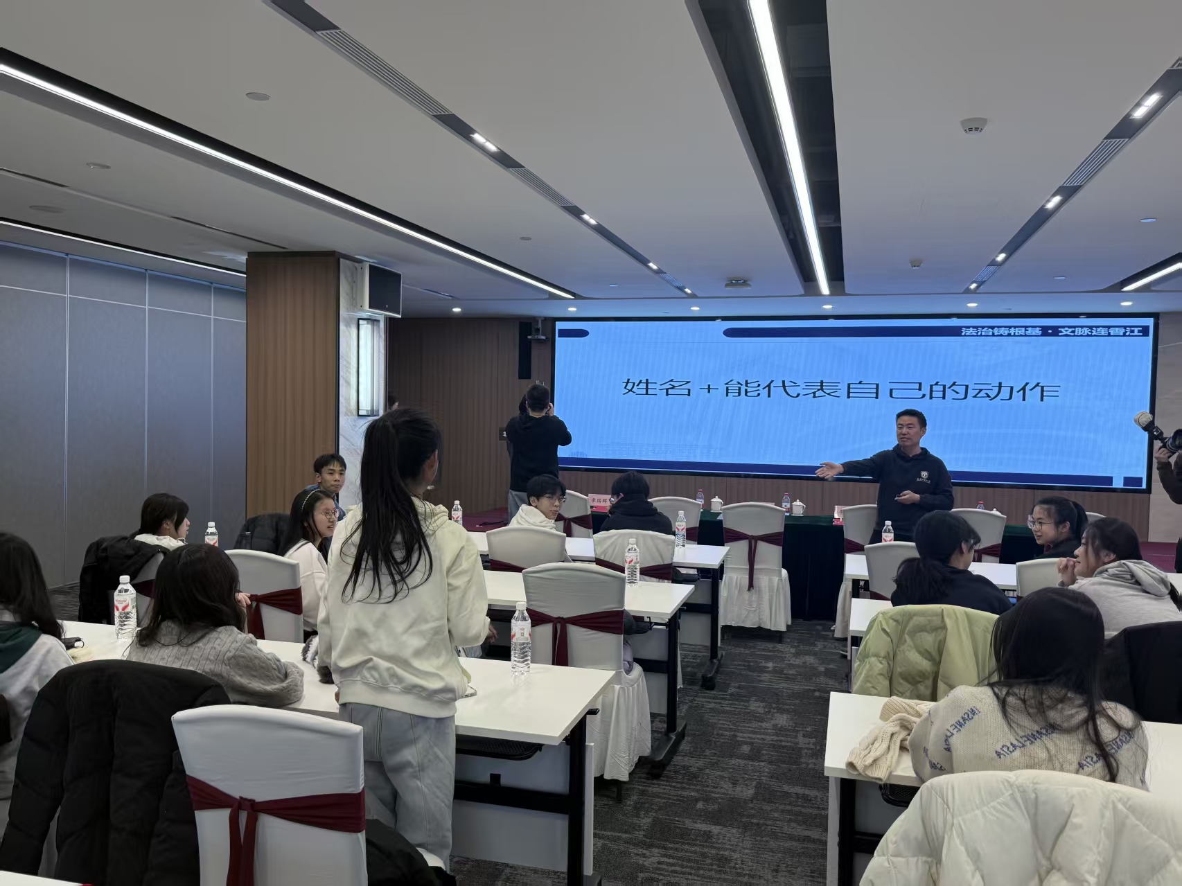 香港中學生憲法研學團在北京外國語大學啟動-紫荊網