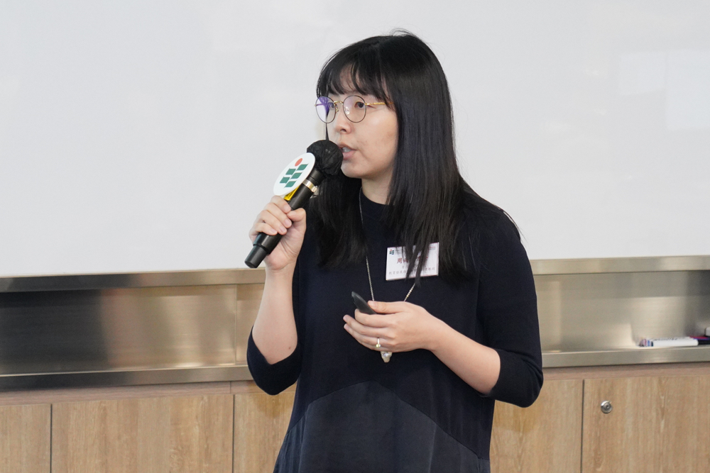 周雨西博士建議家長透過「積極調解」與孩子討論使用社交媒體的風險，並透過「共同使用」方式，與孩子一起使用社交媒體