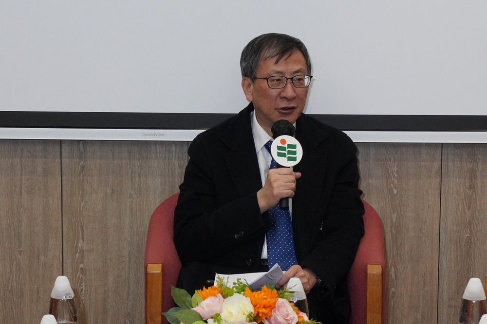 李子建教授指，為了協助學童迎接社交媒體帶來的挑戰和機遇，唯有學校與家庭攜手合作