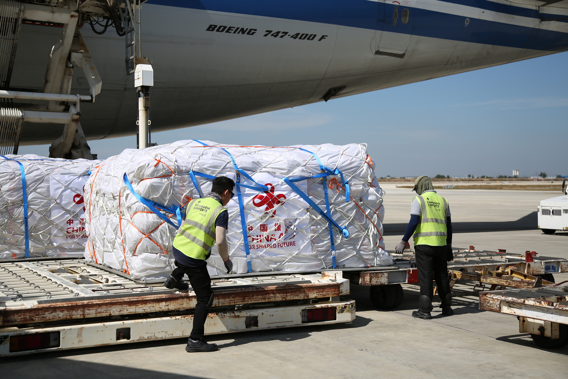 首批中国援柬埔寨紧急人道主义物资运抵金边（3）XxjpsgC000259_20251228_PEPFN0A001